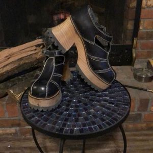 Vintage 90’s Leather & Wooden Platform Mary Janes